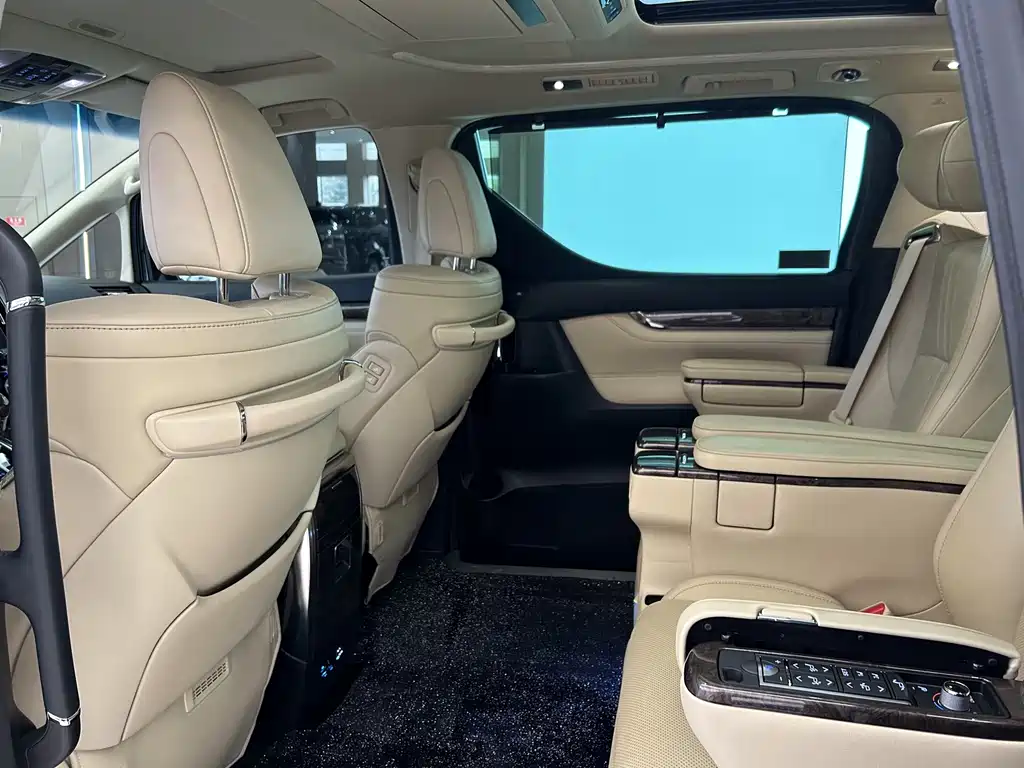 Toyota Vellfire — миниатюра 20