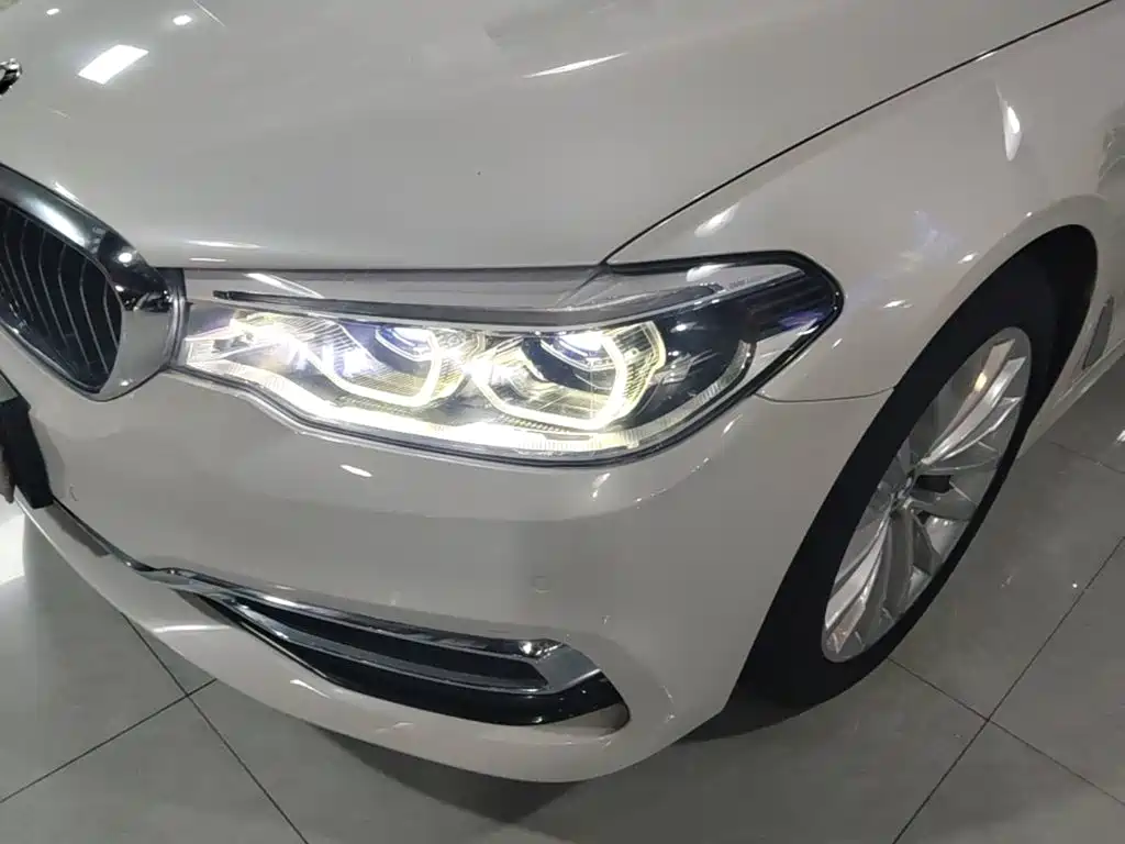 BMW 5 Series New Energy — миниатюра 24