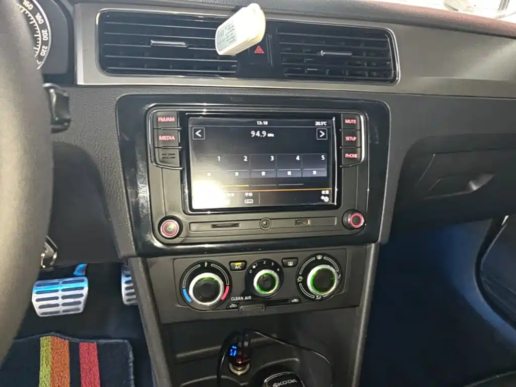 Skoda Rapid Spaceback — миниатюра 13