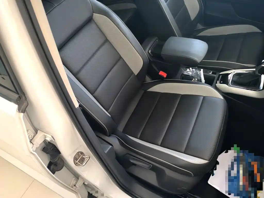 Volkswagen T-Roc — миниатюра 25