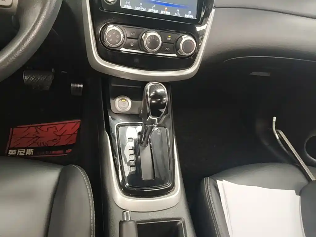 Nissan Tiida — миниатюра 14