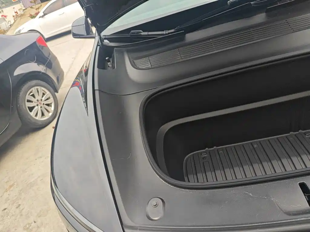 Tesla Model Y — миниатюра 21