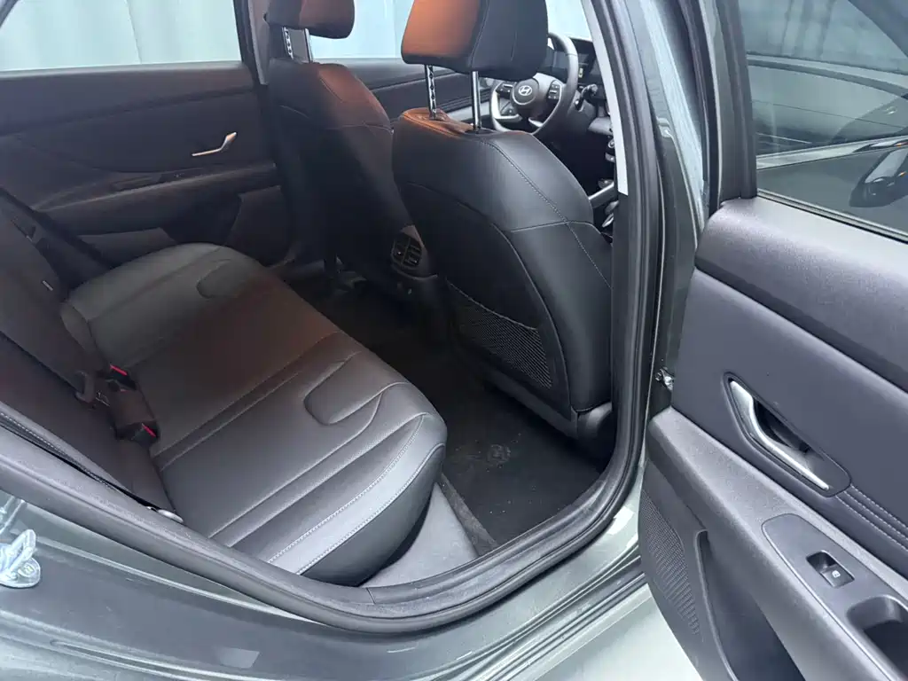 Hyundai Elantra 2023 1.5L CVT LUX Luxury
