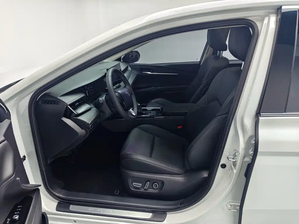 Toyota Camry — миниатюра 13