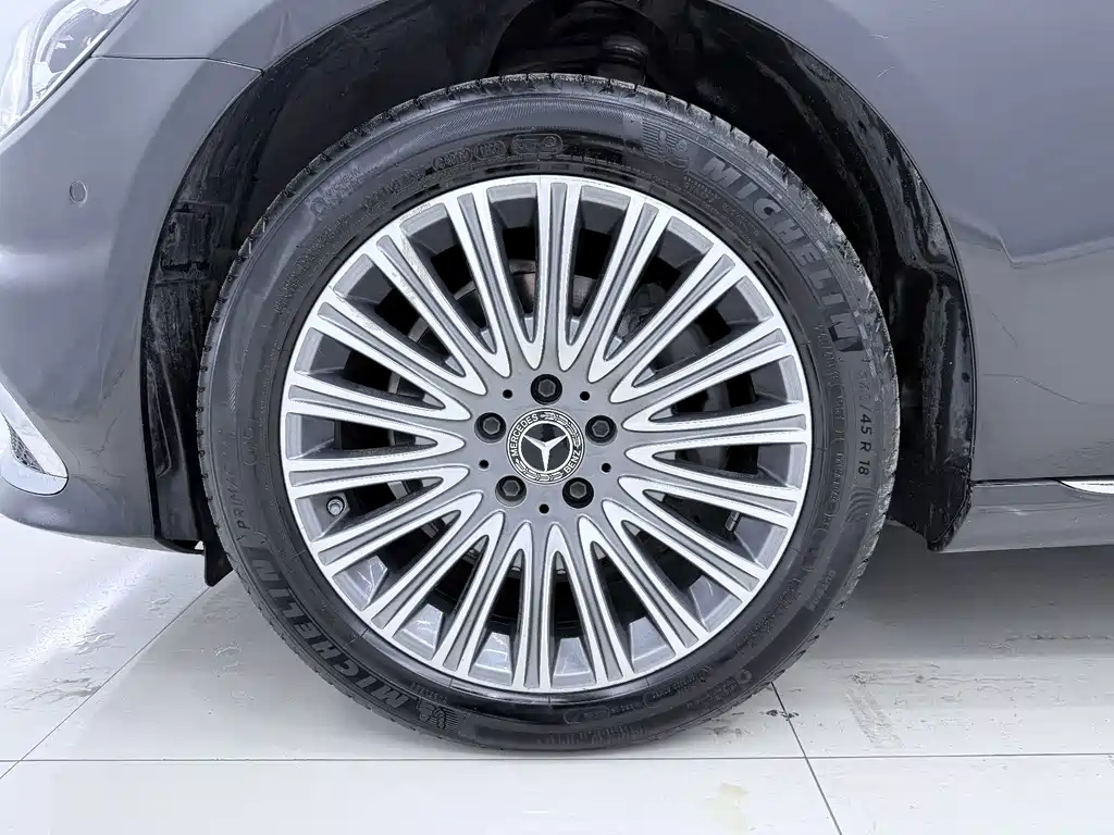 Mercedes-Benz E-Class — миниатюра 18