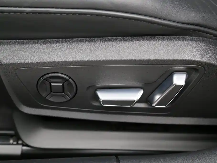 Audi A6L — миниатюра 12