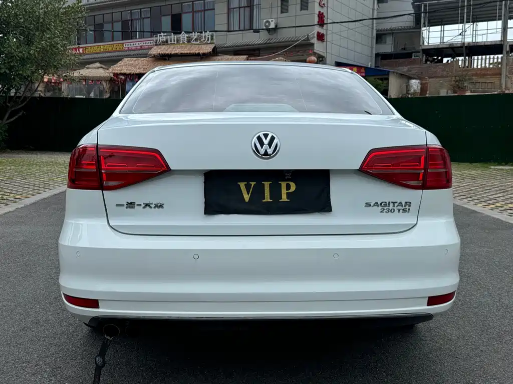 Volkswagen Sagitar 2015 230TSI MT Comfort