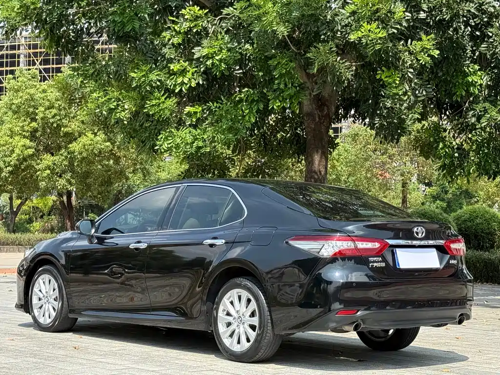 Toyota Camry — миниатюра 8