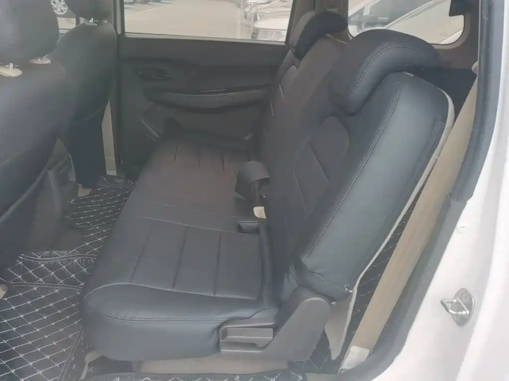 Wuling Hongguang — миниатюра 17
