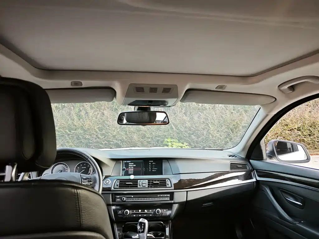 BMW 5 Series — миниатюра 9