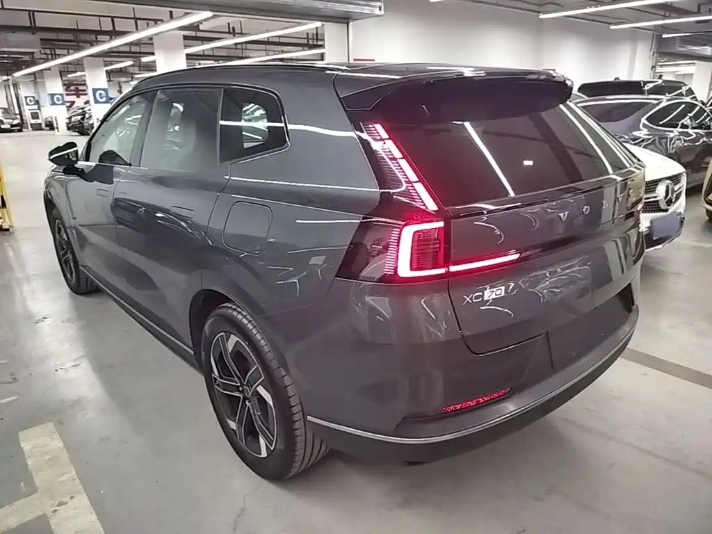 Volvo XC70 PHEV — миниатюра 5