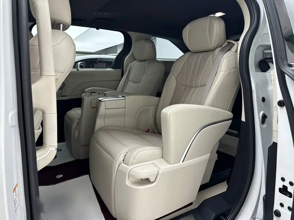 Toyota Sienna — миниатюра 19