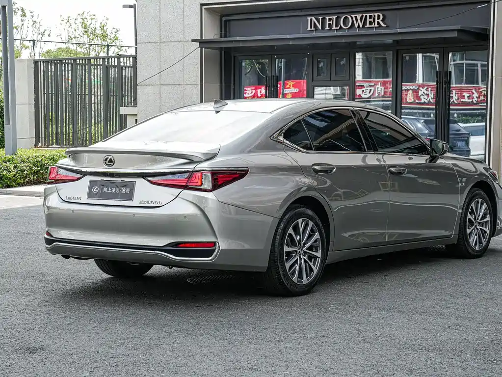 Lexus ES — миниатюра 4