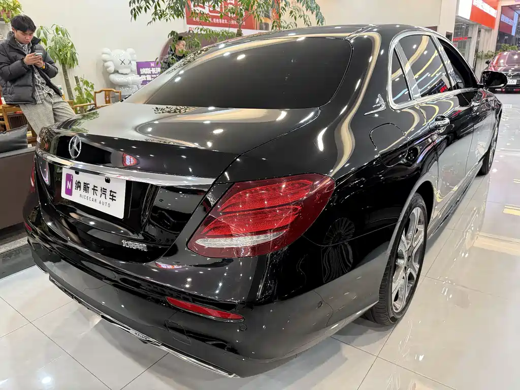 MERCEDES-BENZ E CLASS