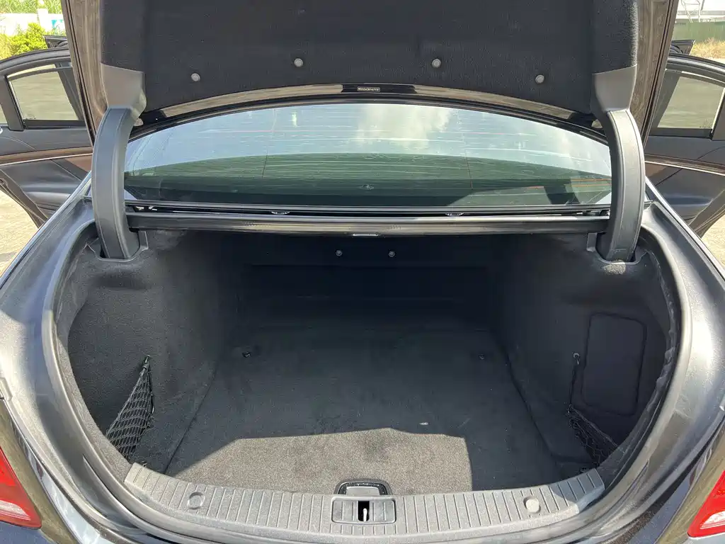 Mercedes-Benz S-Class — миниатюра 17