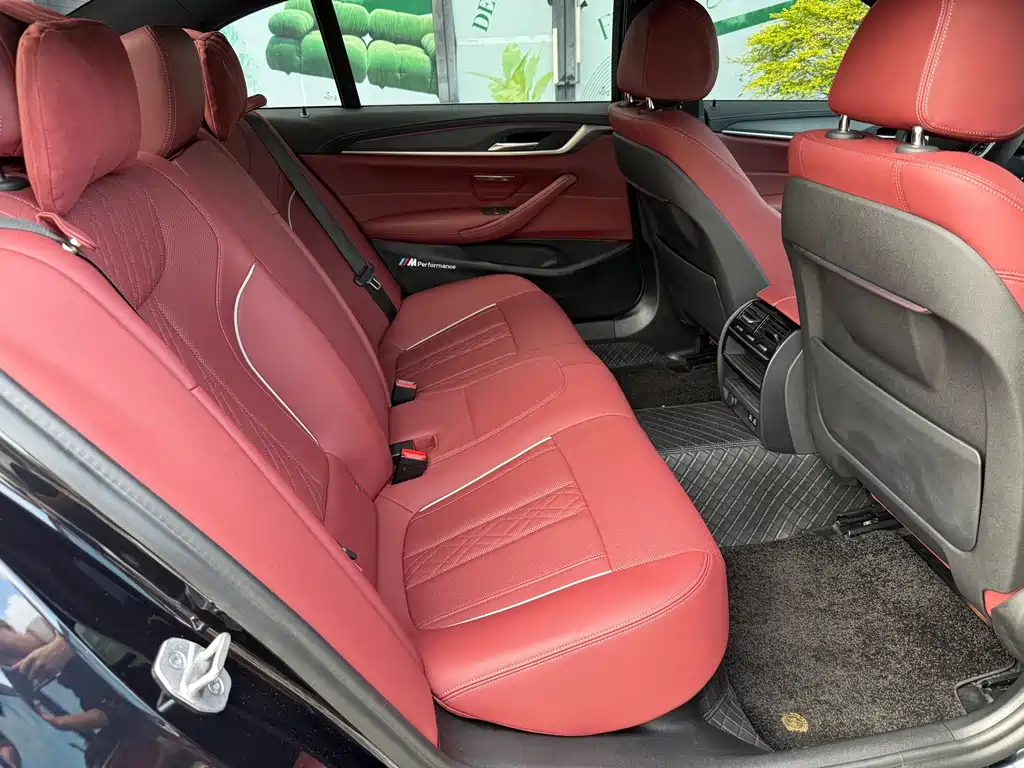 BMW 5 Series — миниатюра 14