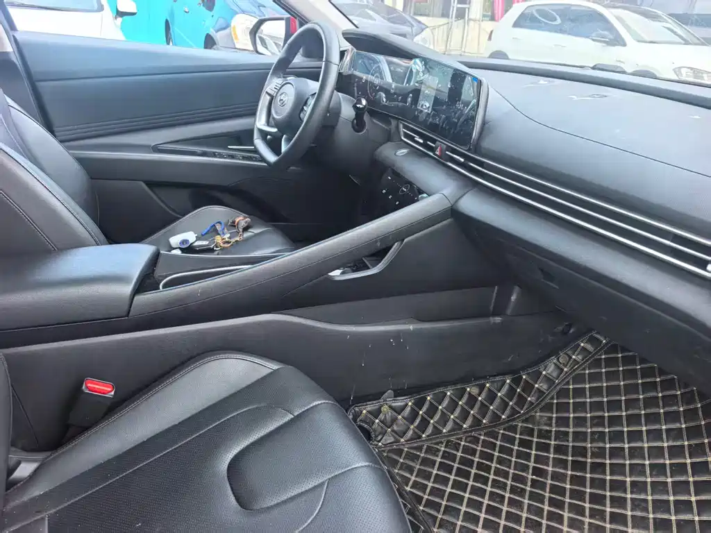 Hyundai Elantra — миниатюра 7