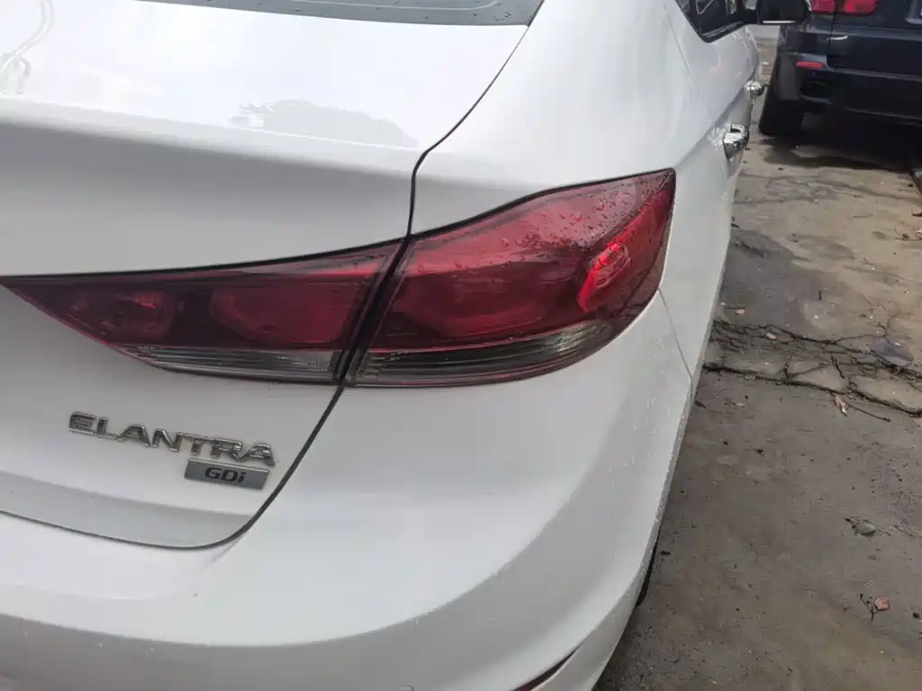 Hyundai Elantra — миниатюра 8