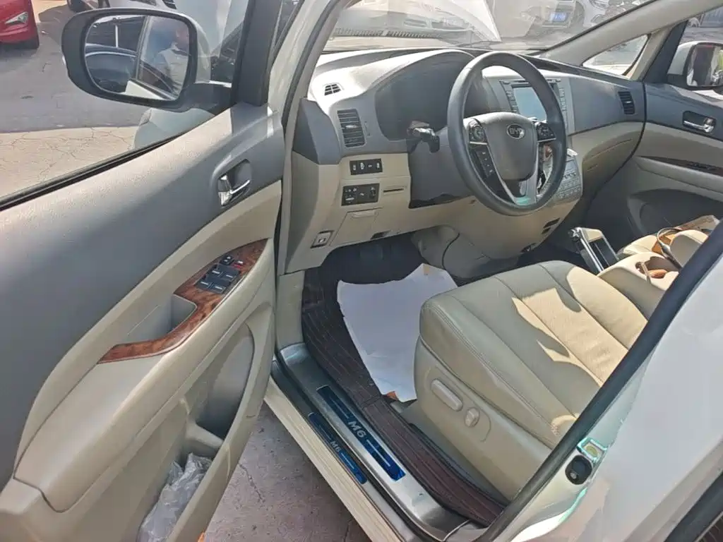 BYD M6 — миниатюра 16