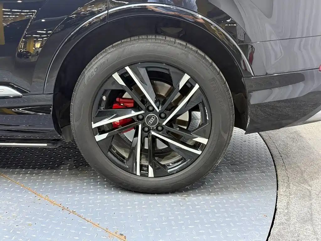 Audi Q7 — миниатюра 11