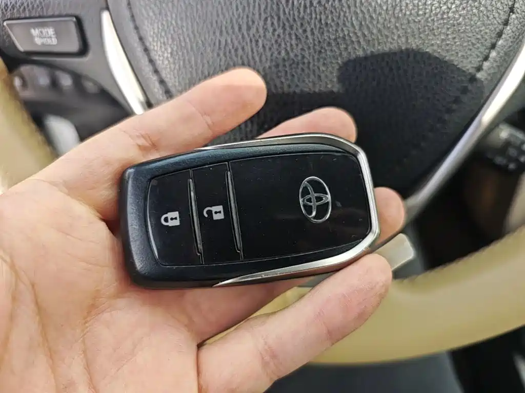 Toyota RAV4 — миниатюра 9