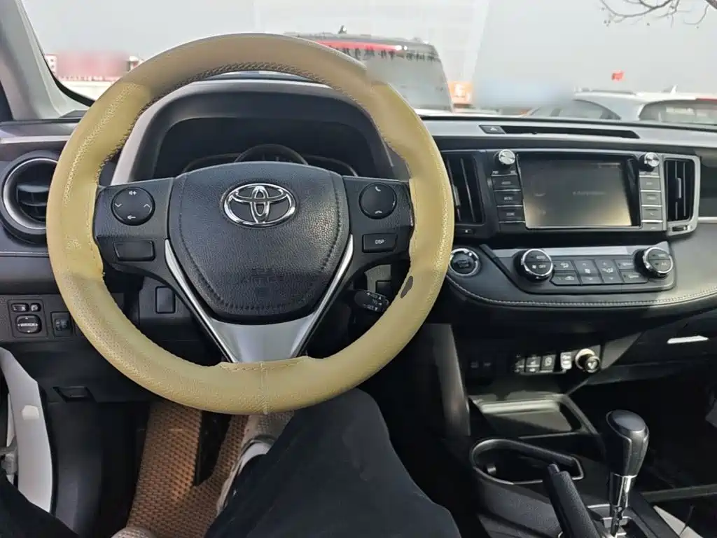 Toyota RAV4 — миниатюра 11