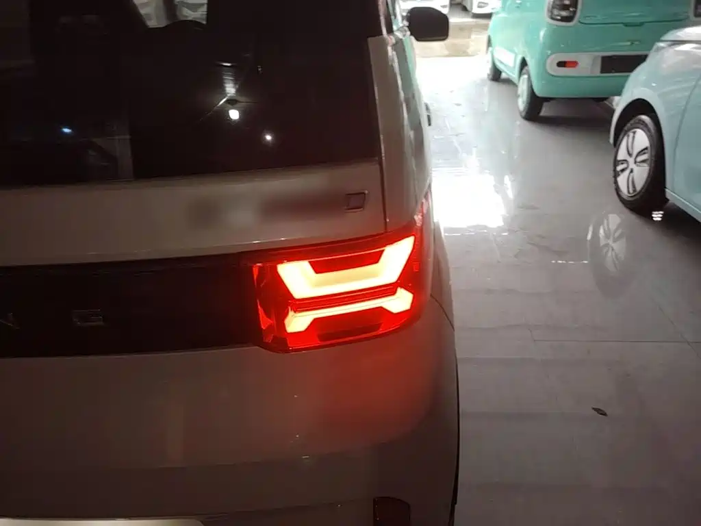Wuling MINIEV — миниатюра 8
