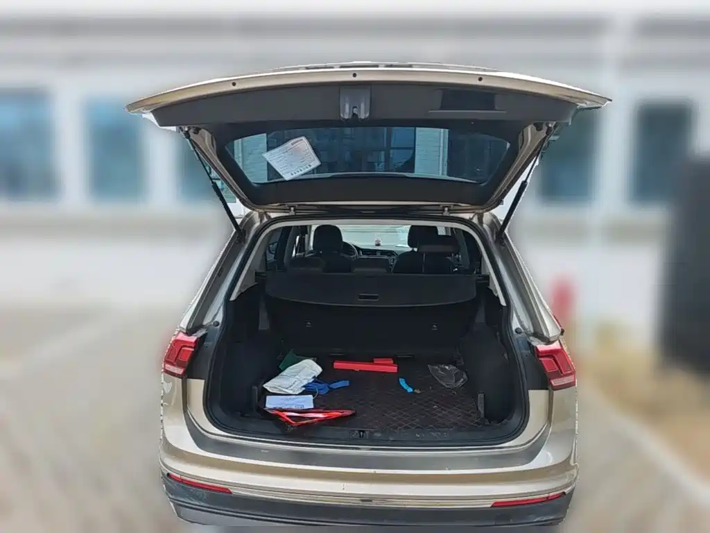 Volkswagen Tiguan L — миниатюра 24