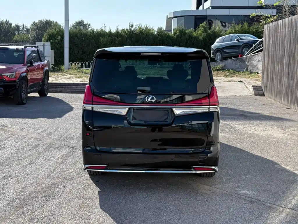 Toyota Vellfire — миниатюра 8