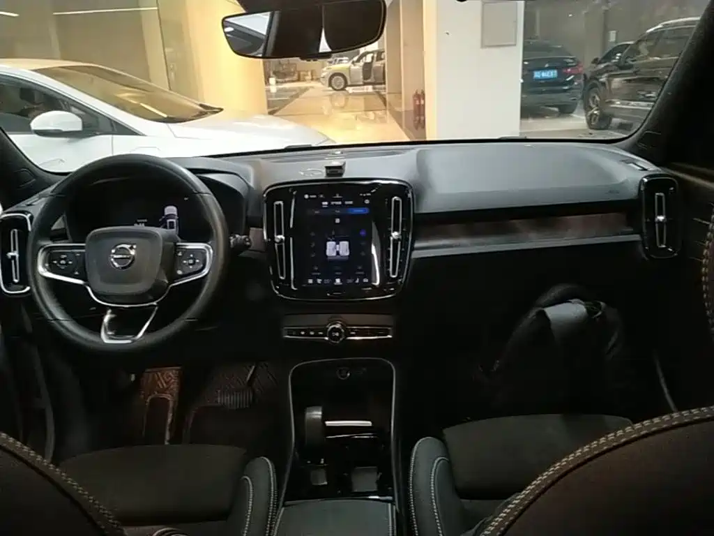 Volvo XC40 NEV — миниатюра 10