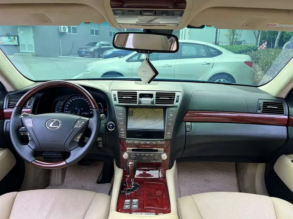 Lexus LS — миниатюра 18