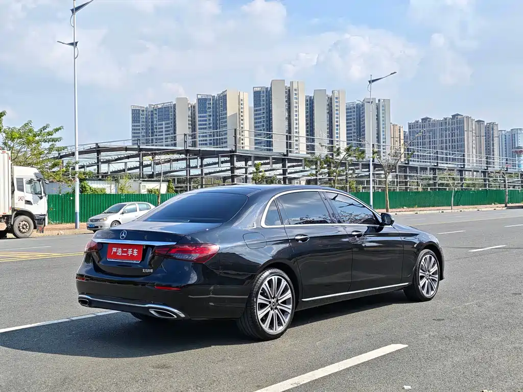Mercedes-Benz E-Class — миниатюра 6