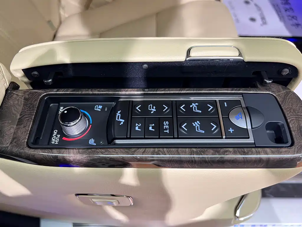 Toyota Alphard — миниатюра 12