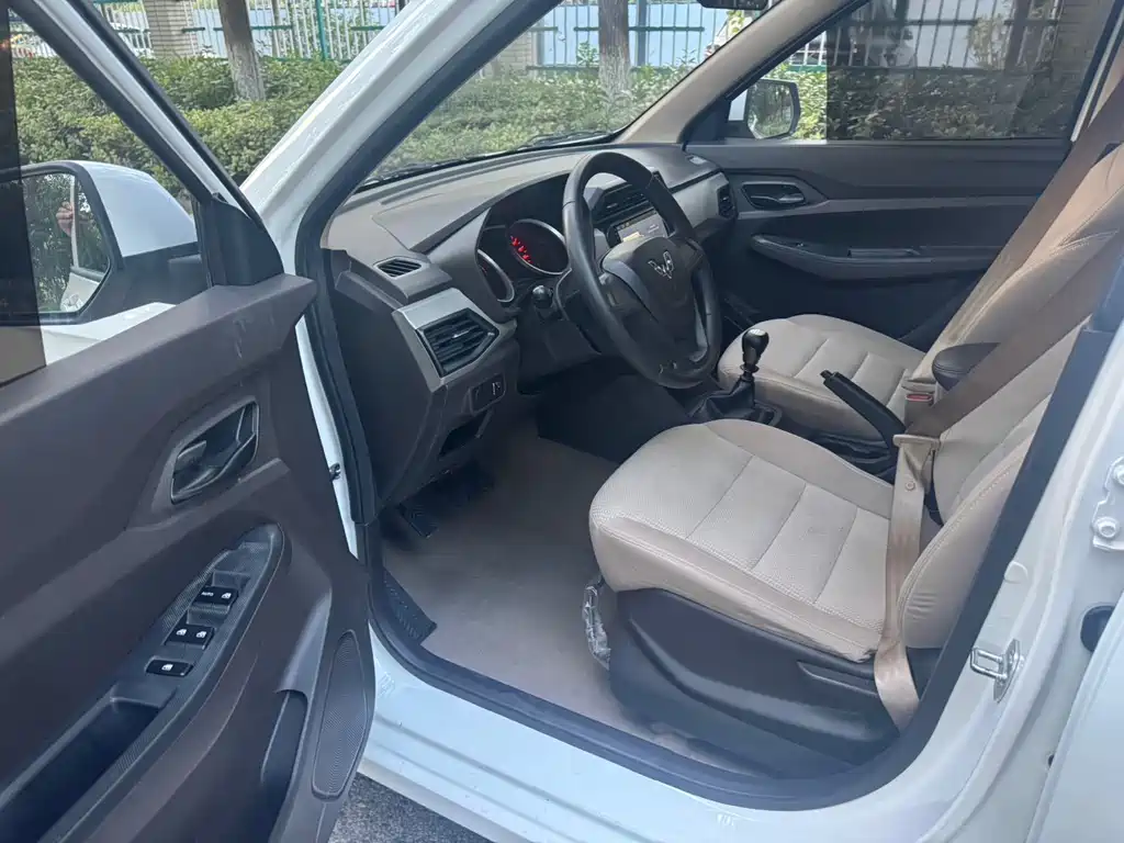 Wuling Hongguang — миниатюра 10