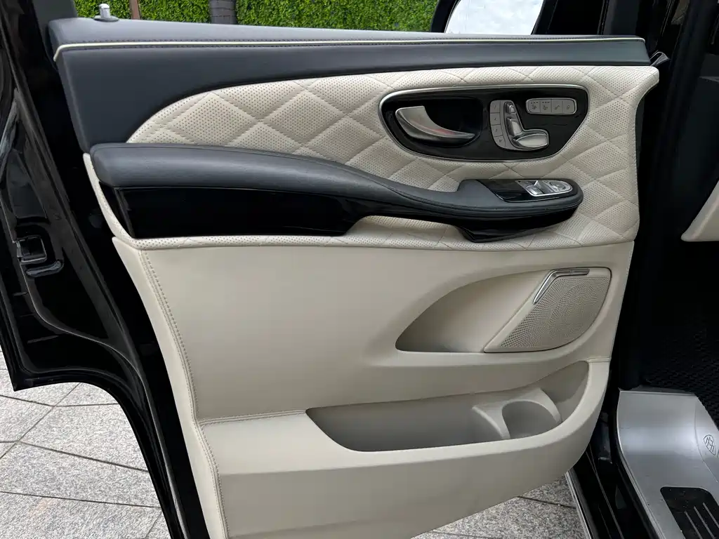 Mercedes-Benz V-Class — миниатюра 22
