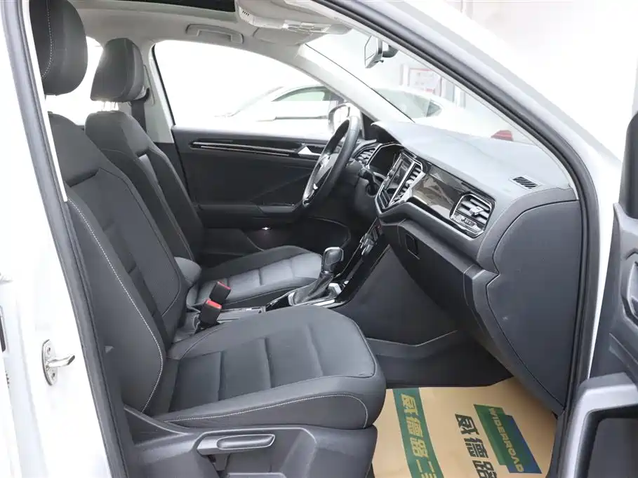 VOLKSWAGEN T ROC EXPLORING SONGS