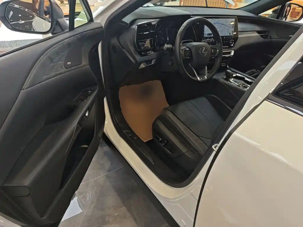 Lexus RX — миниатюра 21