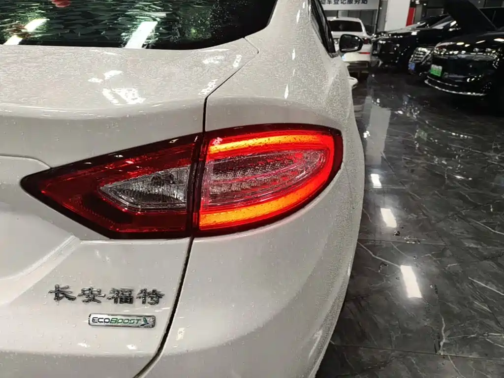Ford Mondeo — миниатюра 8