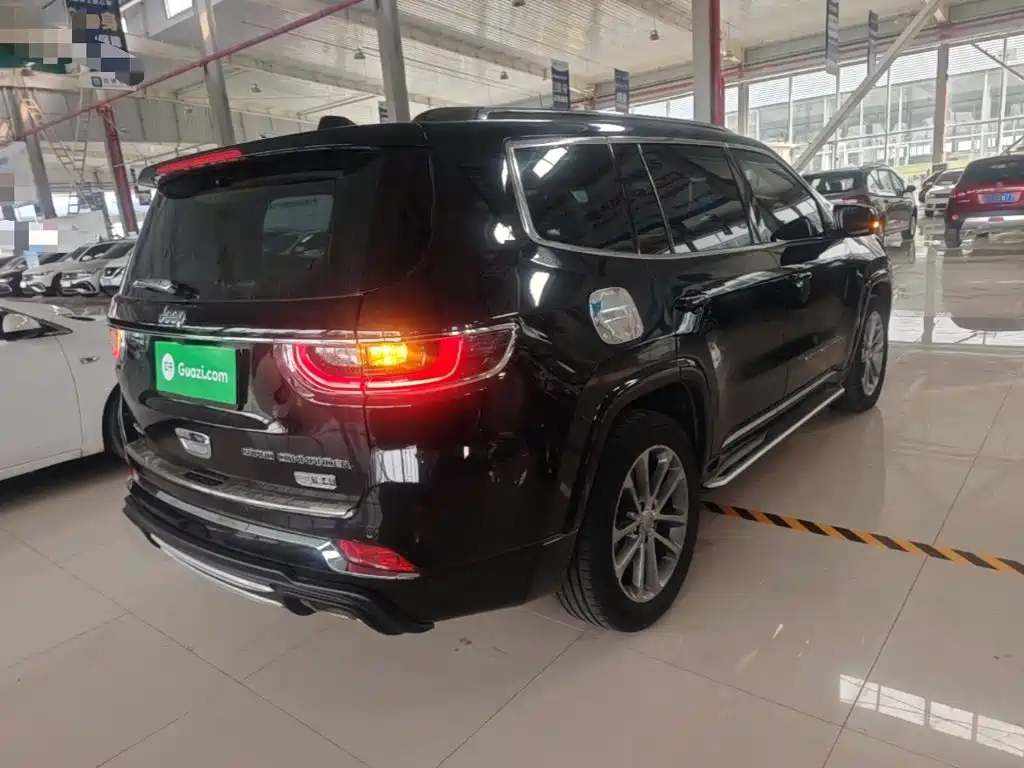 Jeep Grand Commander — миниатюра 7
