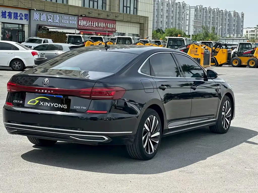 Volkswagen Passat 2021 330TSI Luxury