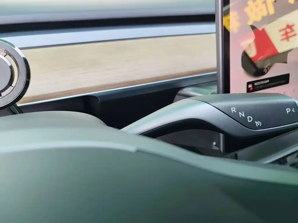 Tesla Model Y — миниатюра 14