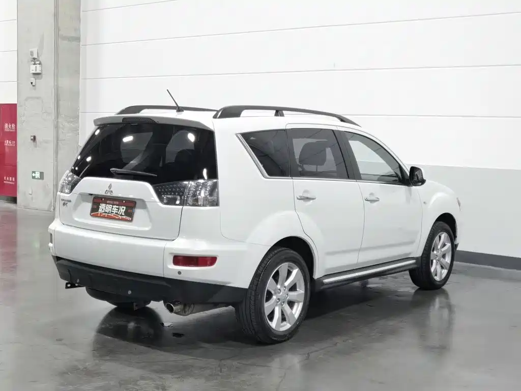 Mitsubishi Outlander (Import) — миниатюра 2