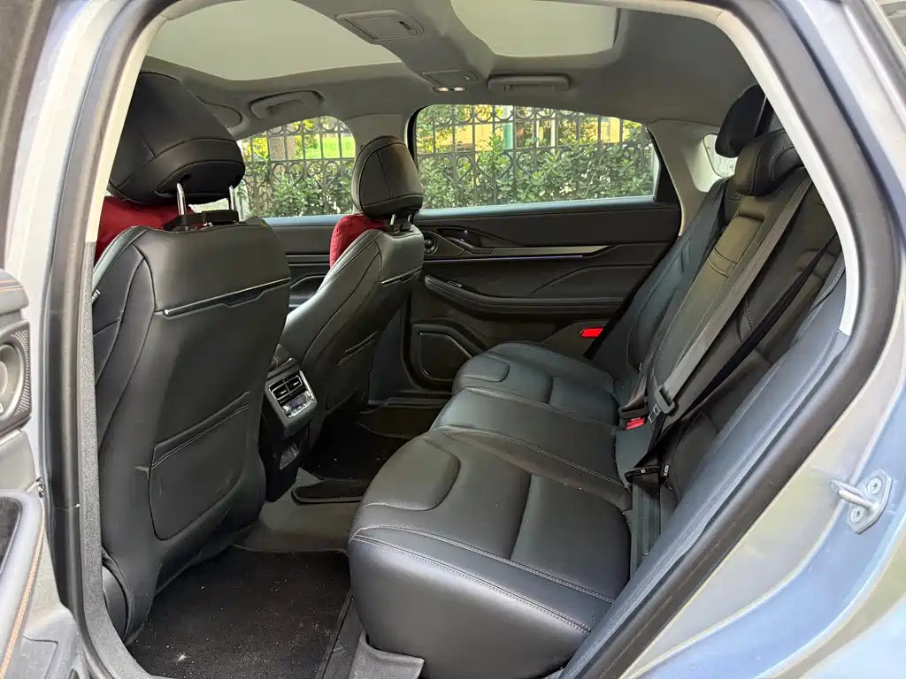 Lincoln Z 2022 i