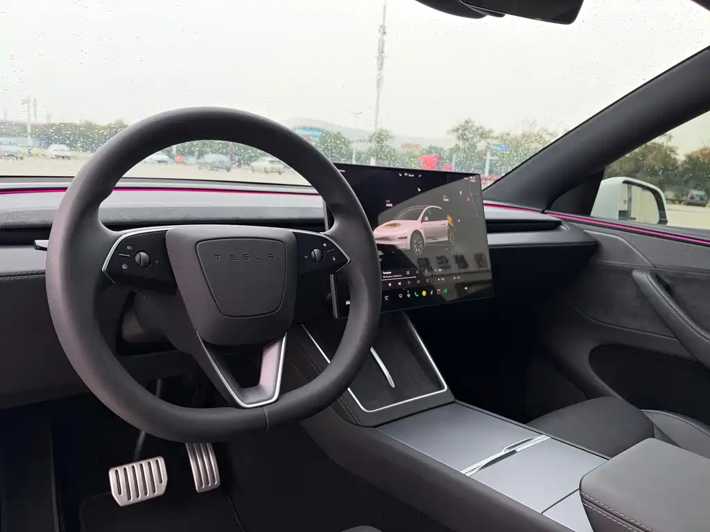Tesla Model Y L — миниатюра 12