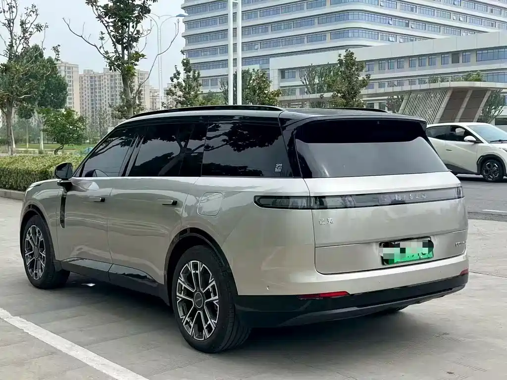 Lynk & Co 900 2025 1.5T Ultra 6 мест