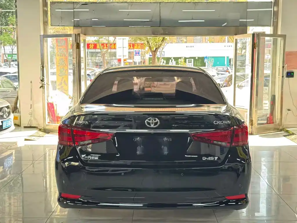 Toyota Crown — миниатюра 4