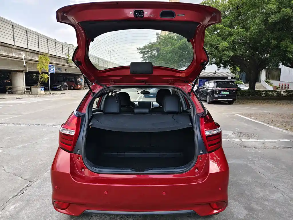 Toyota Yaris L — миниатюра 8