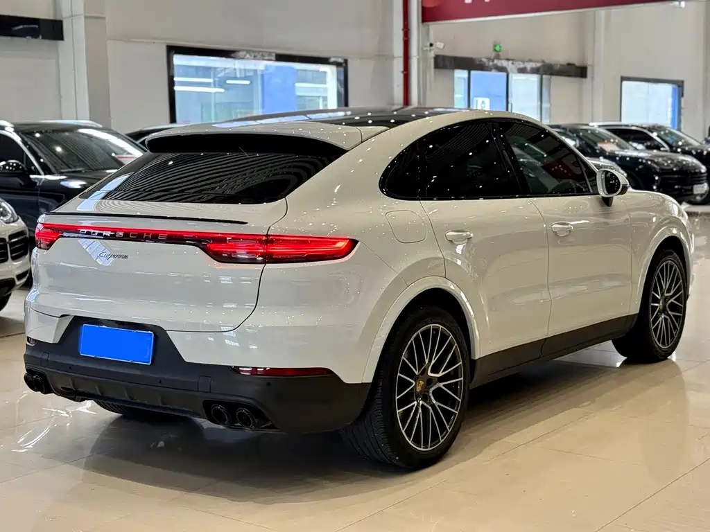 Porsche Cayenne — миниатюра 9