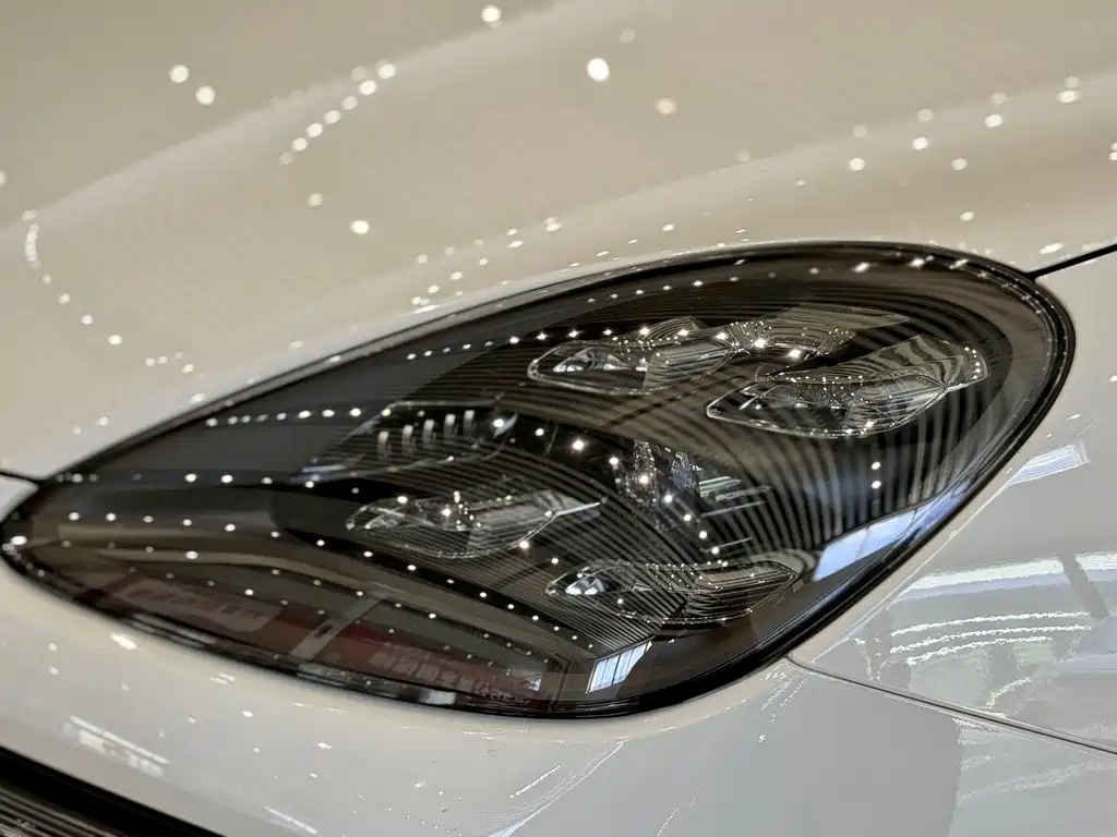 Porsche Cayenne — миниатюра 8
