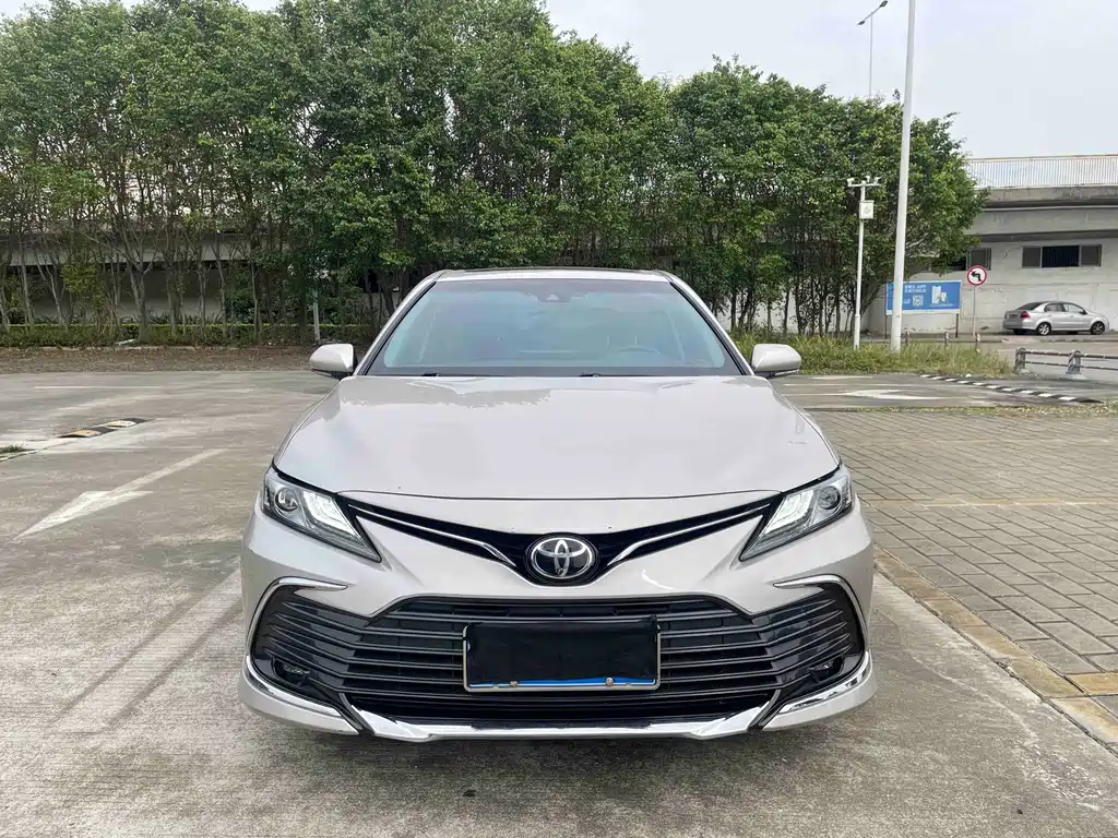 Toyota Camry — миниатюра 2